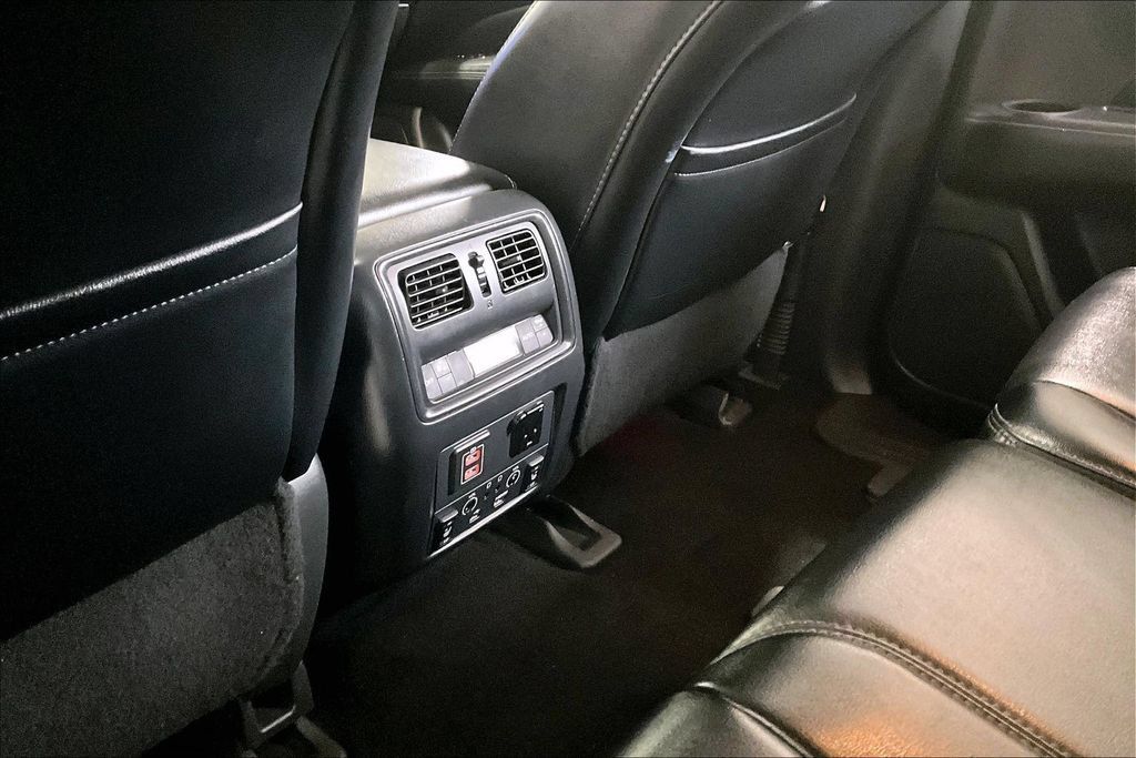 Used 2018 Nissan Pathfinder Platinum AWD/4WD image 10