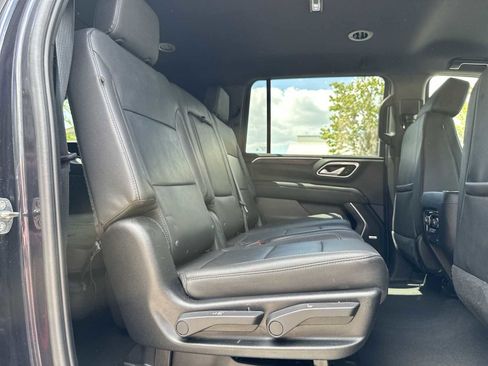 Certified 2024 Chevrolet Suburban LT RWD image 18