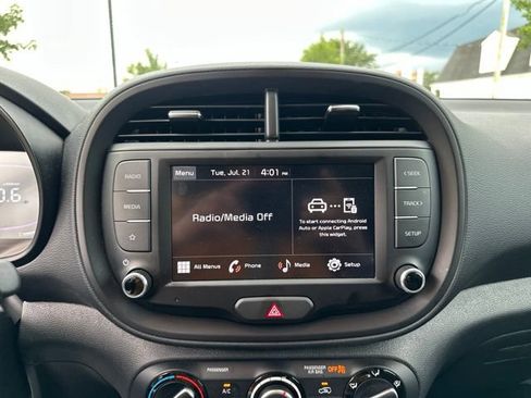 Certified 2025 Kia Soul LX w/ LX Technology Package FWD image 10
