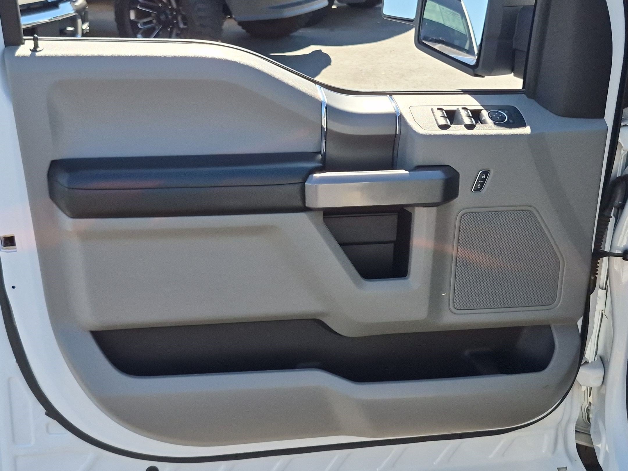Used 2019 Ford F150 XLT w/ Equipment Group 302A Luxury AWD/4WD image 12