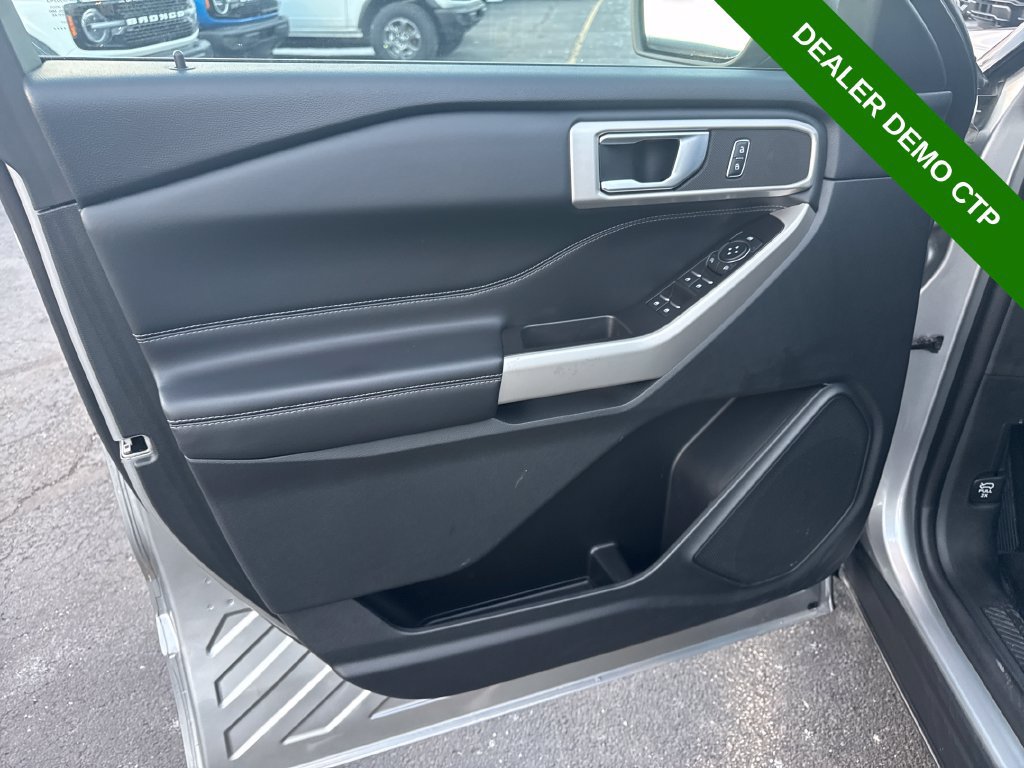 Used 2023 Ford Explorer XLT AWD/4WD image 26