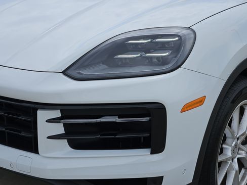 Certified 2026 Porsche Cayenne AWD/4WD image 12