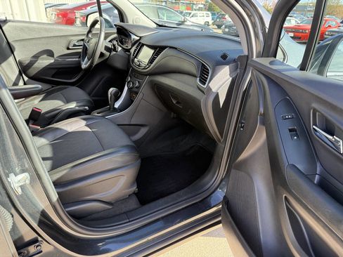 Used 2017 Chevrolet Trax LT w/ Driver Confidence Package image 11