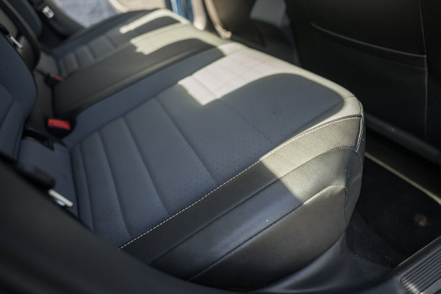 Used 2025 Volkswagen Jetta SE FWD image 36