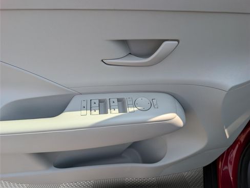 Used 2025 Hyundai Kona SEL AWD/4WD image 17