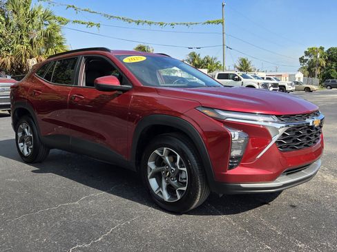 Used 2025 Chevrolet Trax LT w/ LT Convenience Package FWD image 7
