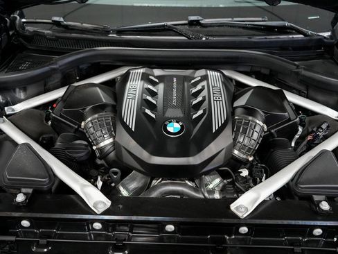 Used 2022 BMW X7 M50i w/ Dynamic Handling Package image 33