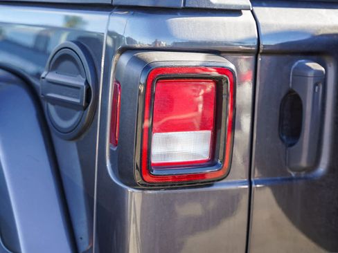 Used 2022 Jeep Wrangler Unlimited Sahara image 20