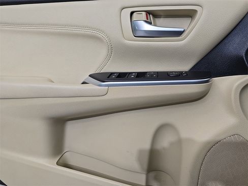 Used 2016 Toyota Camry XLE image 29