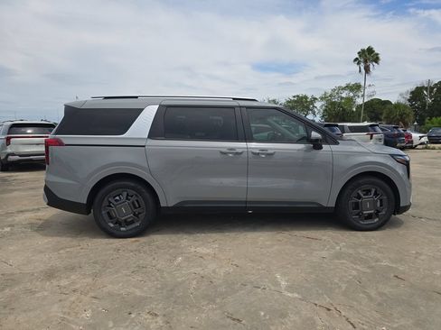 New 2026 Kia Carnival EX FWD image 9