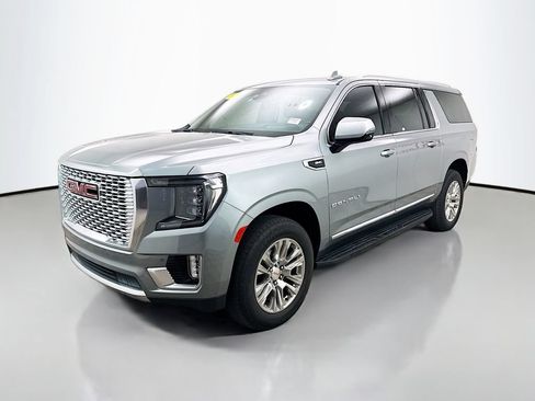 Used 2023 GMC Yukon XL Denali AWD/4WD image 3