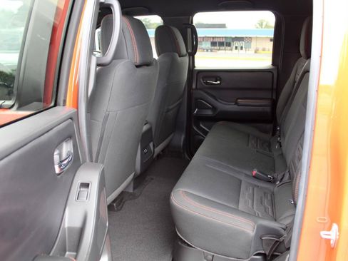 Used 2025 Nissan Frontier PRO-4X AWD/4WD image 10