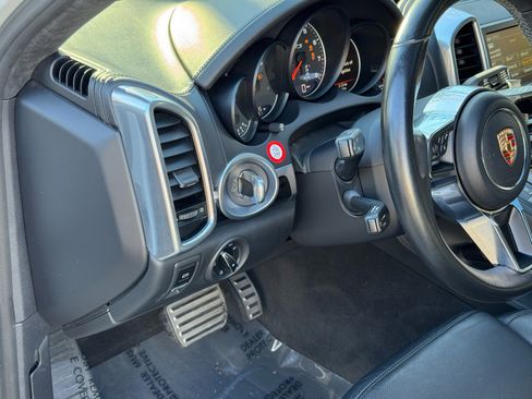 Used 2016 Porsche Cayenne GTS image 27