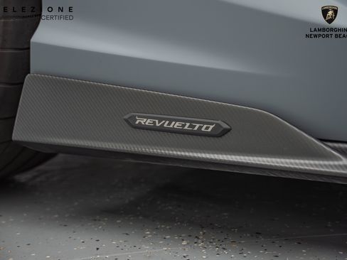 Used 2024 Lamborghini Revuelto image 7