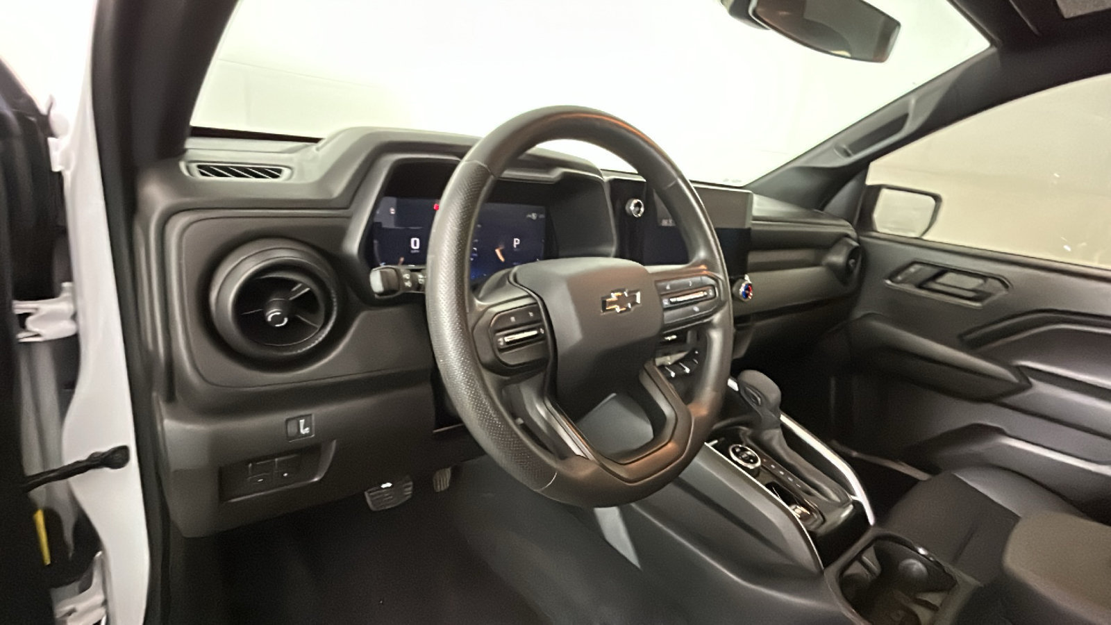 Used 2024 Chevrolet Colorado Trail Boss w/ Advanced Trailering Package AWD/4WD image 16