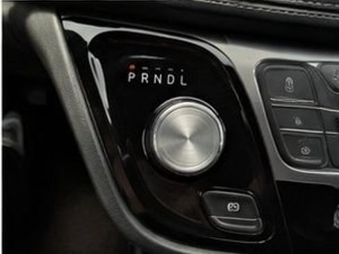 Used 2024 Chrysler Pacifica Touring-L FWD image 14