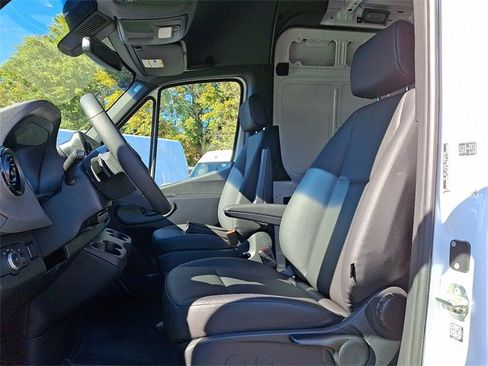 Used 2025 Mercedes-Benz Sprinter 2500 image 13