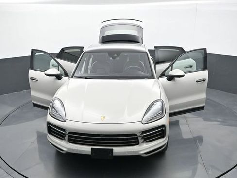 Certified 2022 Porsche Cayenne S AWD/4WD image 32