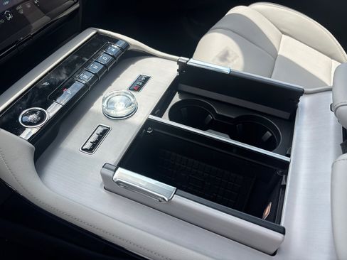 New 2026 Lincoln Navigator Reserve w/ Jet Appearance Package AWD/4WD image 23