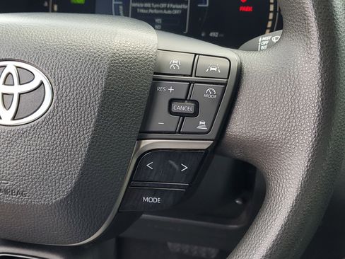 Used 2025 Toyota Camry LE image 27