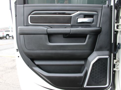 Used 2019 RAM 2500 Laramie w/ Night Edition image 35