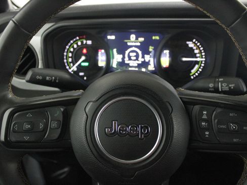 Used 2024 Jeep Wrangler Unlimited AWD/4WD image 6