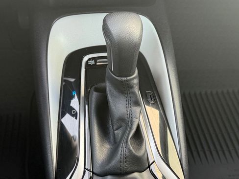 Certified 2025 Toyota Corolla SE image 18