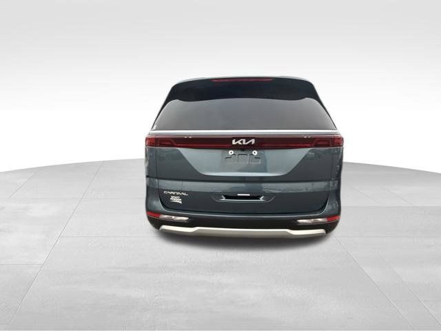 Used 2024 Kia Carnival EX FWD image 20