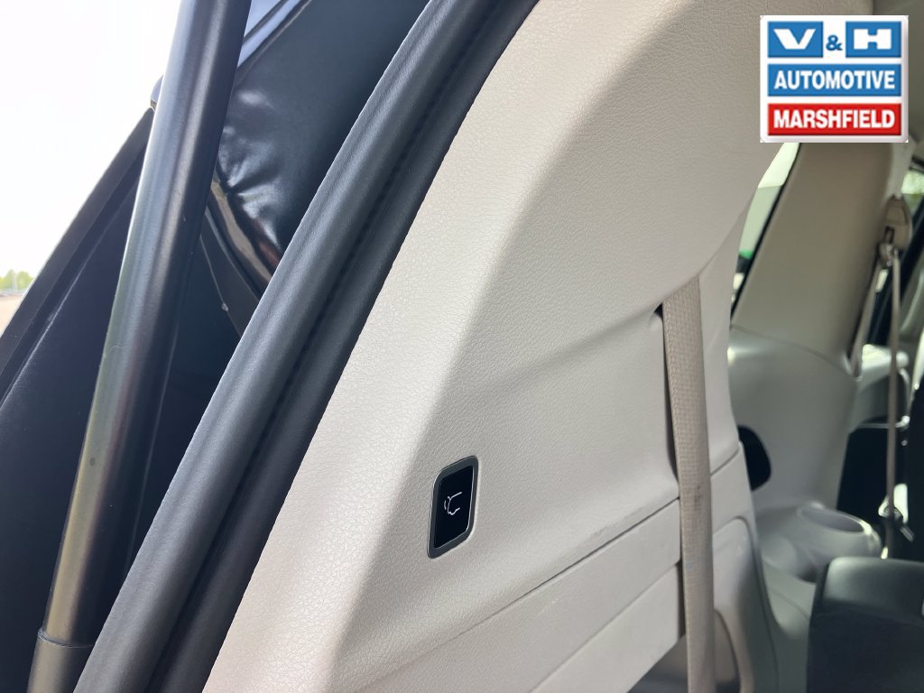 Used 2024 Chrysler Pacifica Touring-L FWD image 28