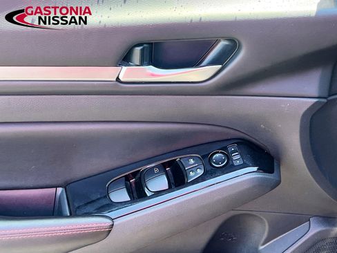 Used 2024 Nissan Altima 2.5 SR FWD image 22
