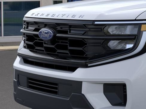New 2025 Ford Expedition Active image 18