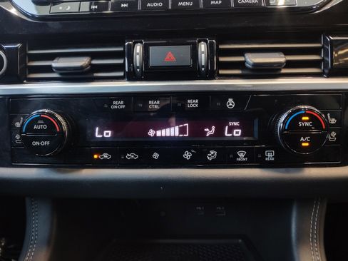 Used 2023 Nissan Pathfinder Platinum w/ Black Appearance Package FWD image 20