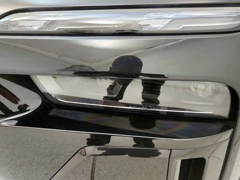 Used 2025 BMW i7 xDrive60 w/ Executive Package RWD image 24