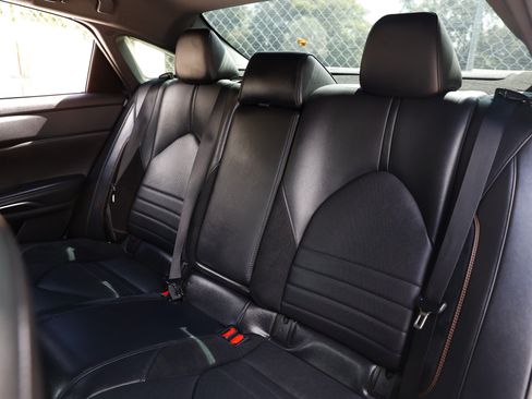 Used 2022 Toyota Avalon XSE FWD image 12