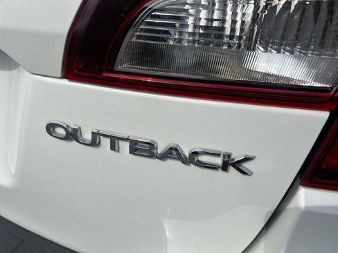 Used 2016 Subaru Outback 2.5i Premium AWD/4WD image 8