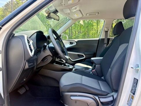 Used 2025 Kia Soul LX w/ LX Technology Package image 27