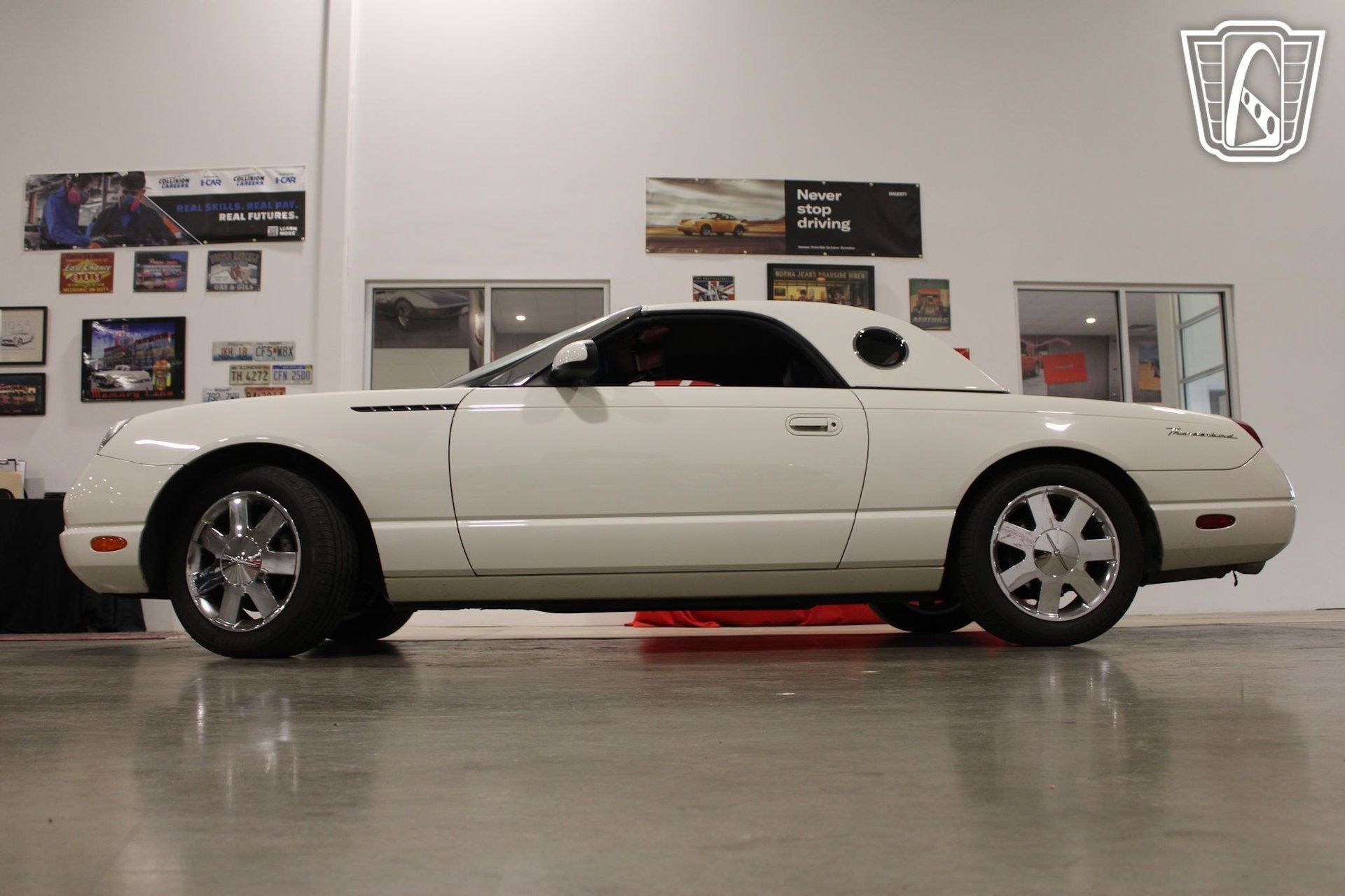 Used 2002 Ford Thunderbird RWD image 6