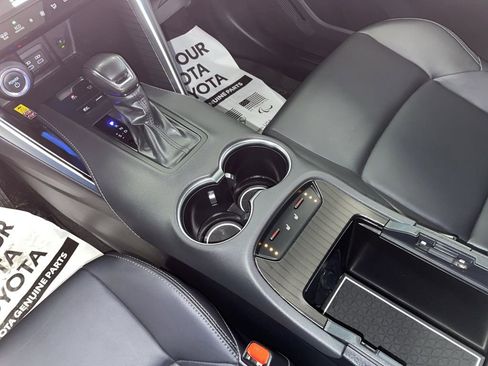 Used 2024 Toyota Venza Nightshade image 9