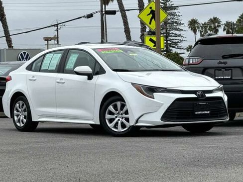 Used 2023 Toyota Corolla LE FWD image 2