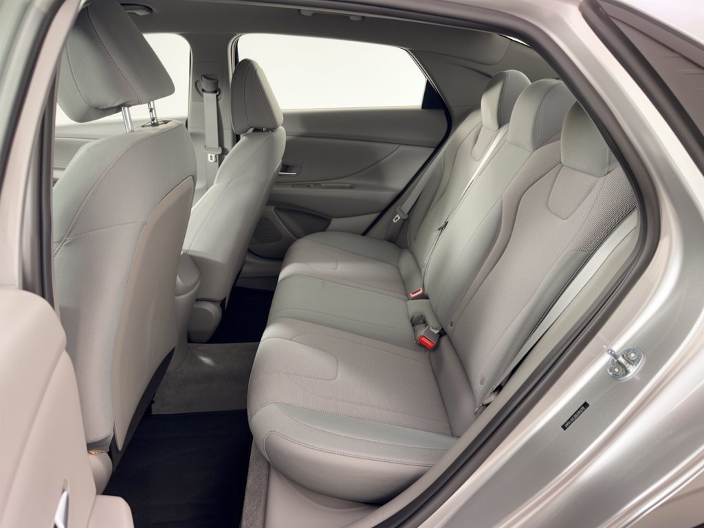 Used 2021 Hyundai Elantra SE FWD image 25
