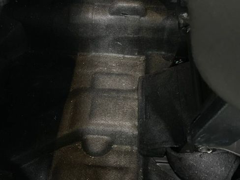 Used 2022 Chrysler Voyager LX image 11