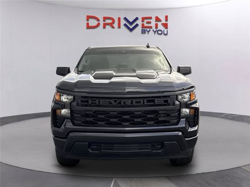 Used 2024 Chevrolet Silverado 1500 Custom Trail Boss w/ Dark Appearance Package AWD/4WD image 9