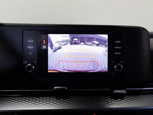 Used 2024 Kia Carnival LX FWD image 32