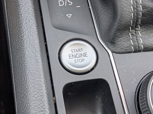 Used 2023 Volkswagen Atlas SE AWD/4WD image 18