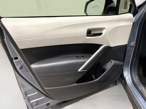 Used 2022 Toyota Corolla Cross L image 15