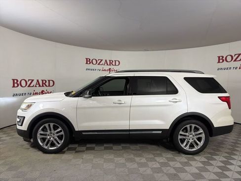 Used 2017 Ford Explorer XLT w/ Equipment Group 202A FWD image 5