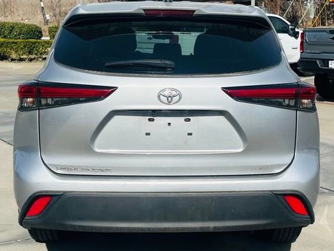 Used 2023 Toyota Highlander L image 4