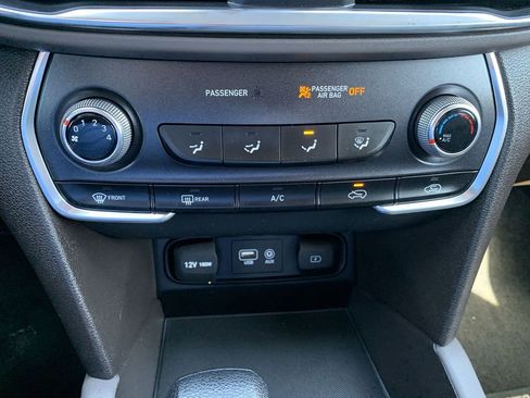 Used 2020 Hyundai Santa Fe SE AWD/4WD image 22
