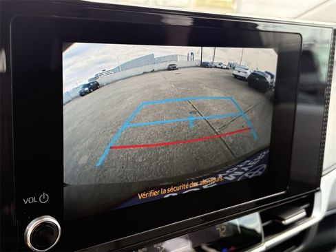 Used 2025 Toyota Sienna LE image 19