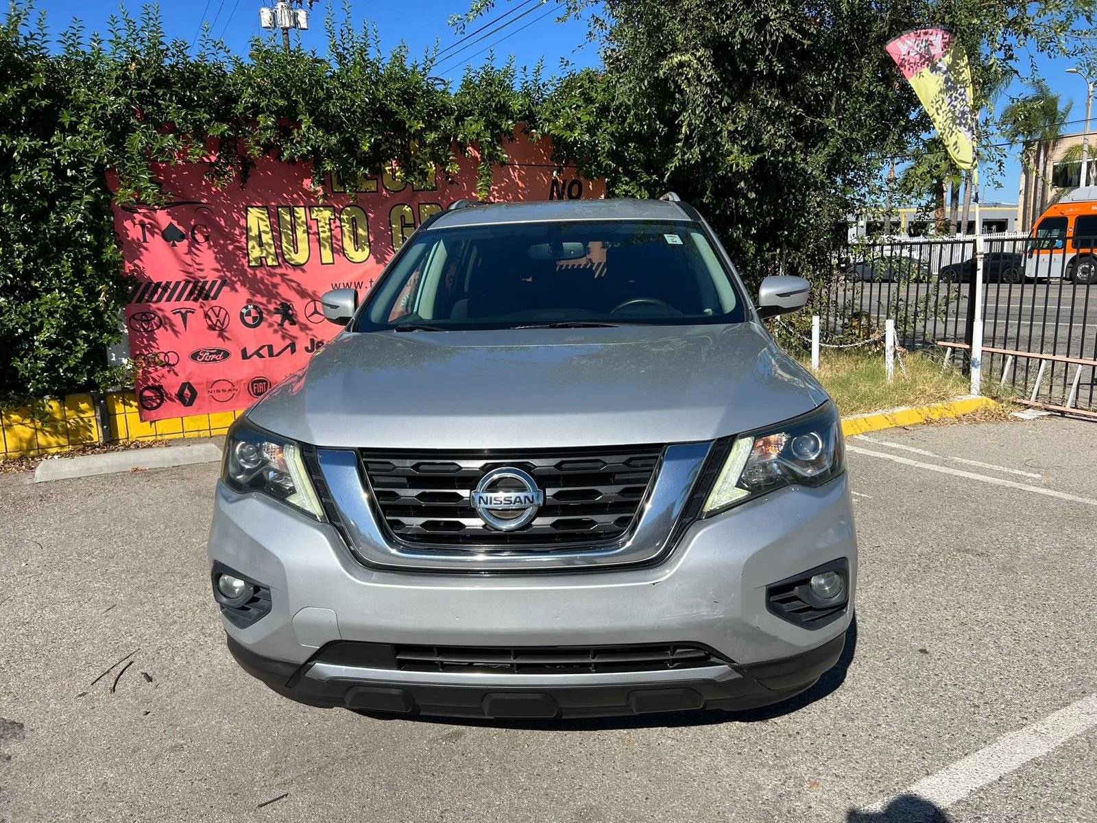 Used 2019 Nissan Pathfinder SV FWD image 2